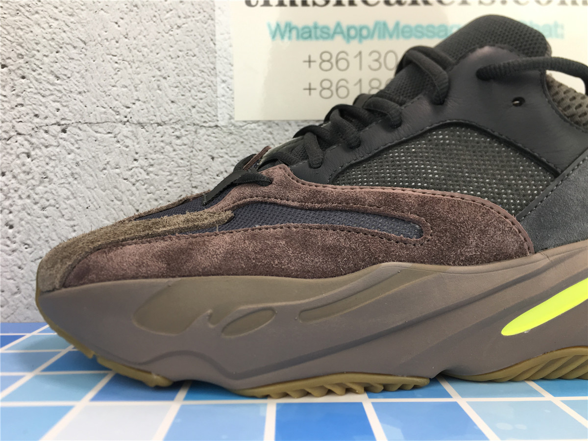 Yeezy Boost 700 Mauve EE9614